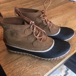 Sorel Women's Out And About Waterproof Boots Sz 6